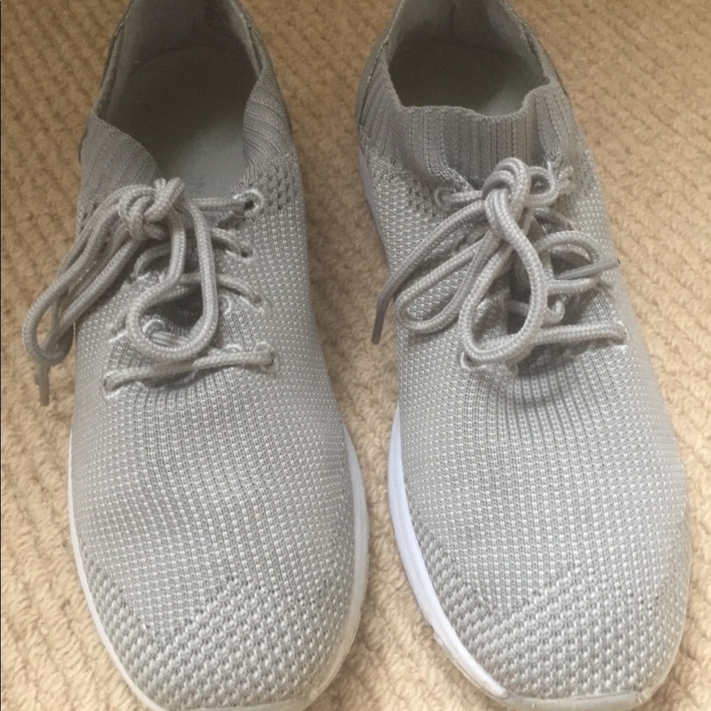 Great Slip on mesh sneaker!